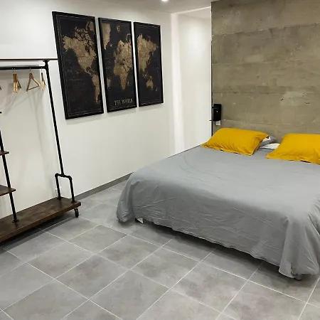 Le Doux Refuge Bed & Breakfast *
